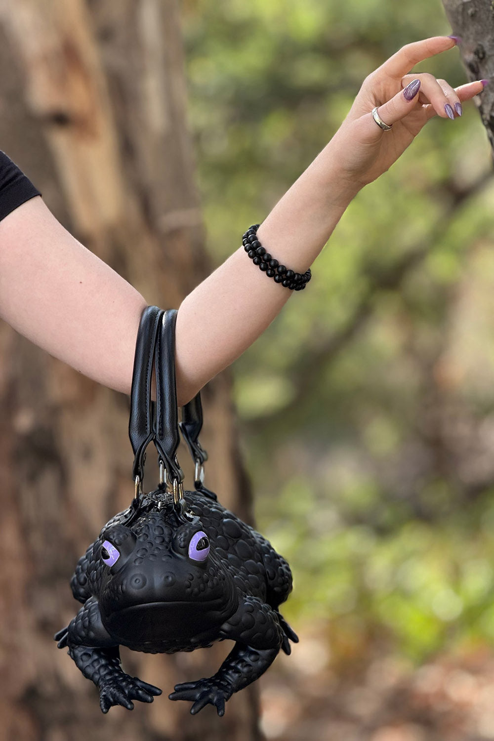 Black Toad Bag [Purple Eyes]